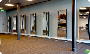 set-lachspiegels-180x68-cm-opgesteld-in-vergaderruimte-1